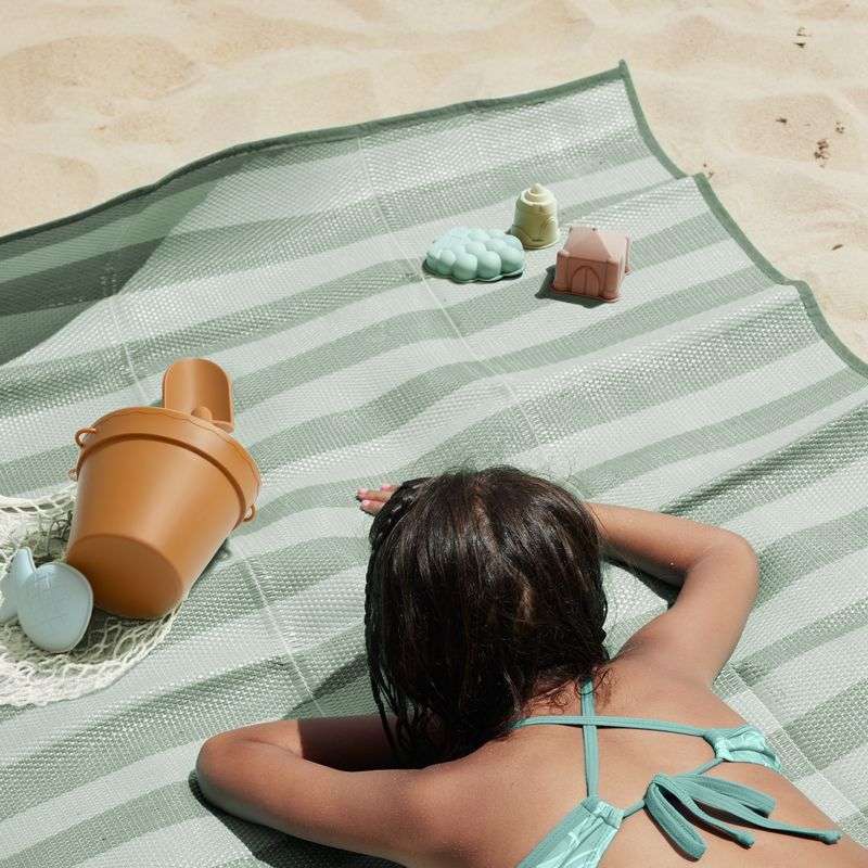 Versatile beach toys (Clay)