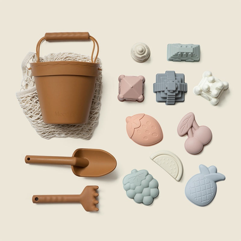 Versatile beach toys (Clay)